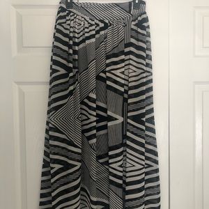 Geometric maxi skirt with nice waist band